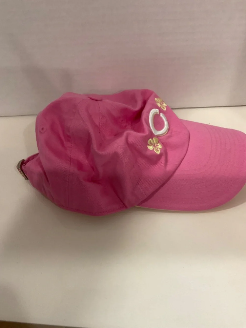 New Era Cincinnati Reds Pink Gold Clover Adjustable Youth Hat. Pre Owned